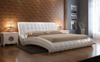 Двуспальные кровати в квартире в Кушве